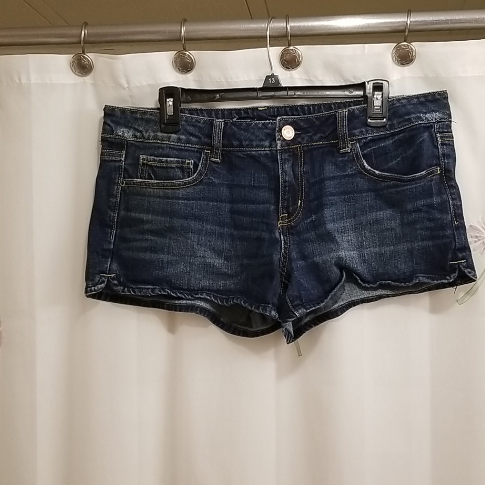 American Eagle low rise shorts